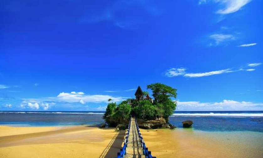 Destinasi Wisata Pantai Balekambang Malang Jawa Timur