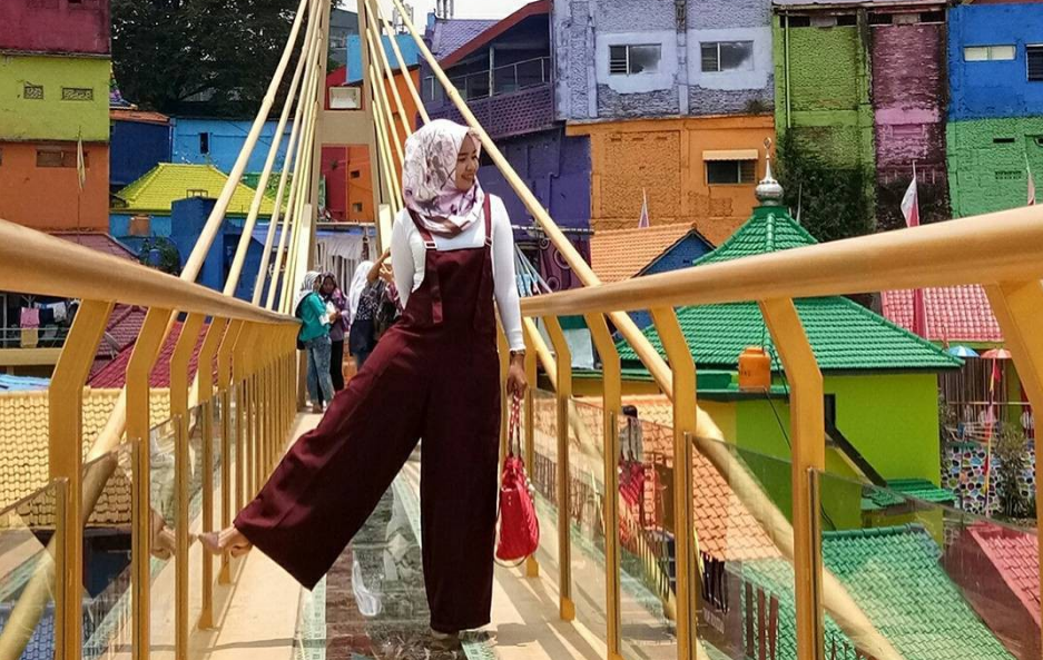 Jembatan Kaca Kampung Warna-Warni Jodipan Malang