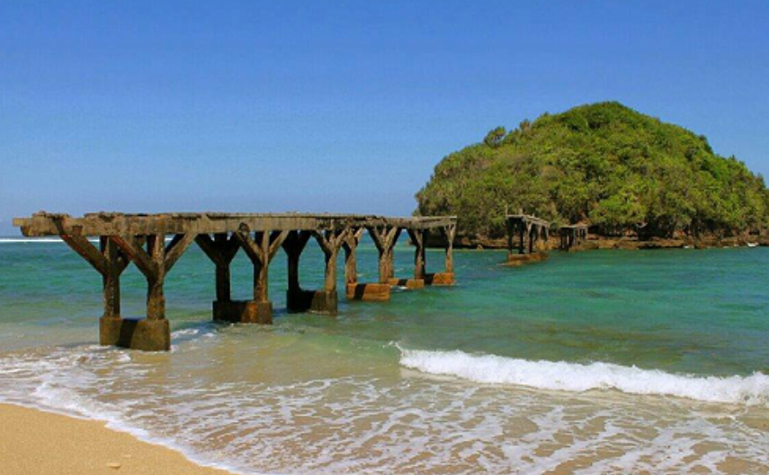 Pesona Keindahan Objek Wisata Pantai Balekambang Malang