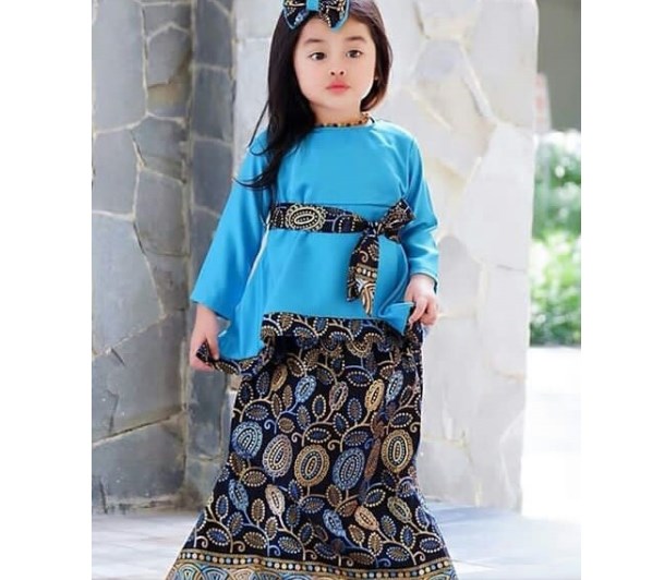 Model Kebaya Anak Lengan dan Rok Panjang Kombinasi Batik