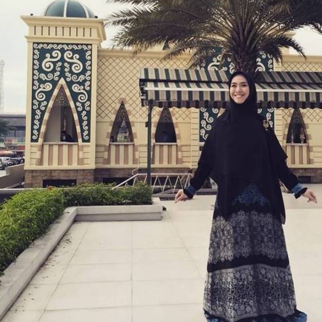 Baju Gamis Gamis Syar'i Ala Oki Setiana Dewi Murah Motif Hitam