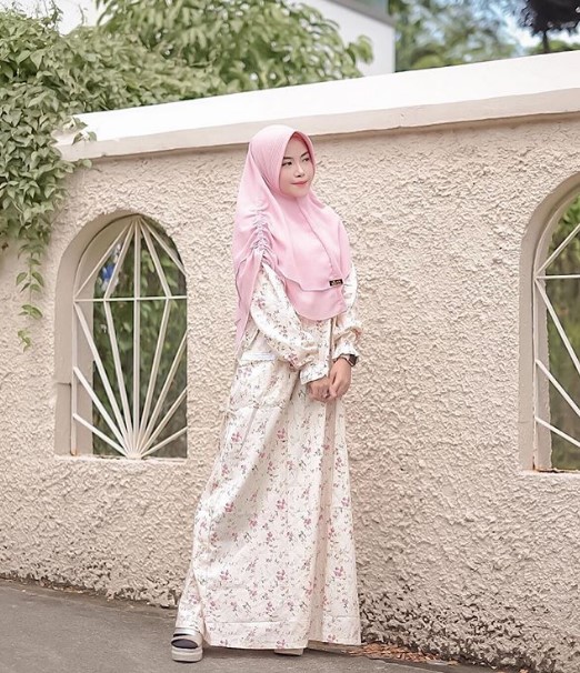 Baju Gamis Katun Jepang Motif Bunga Murah Modern Putih Tulang Pink