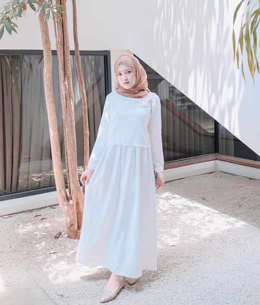 Baju Gamis Modern untuk Anak Muda Trend Sekarang Simpel Maxy Putih