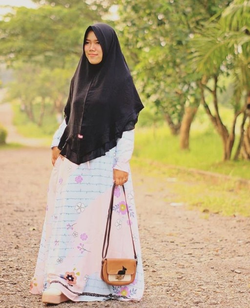 Baju Gamis Muslimah Untuk Remaja Syar’i Motif Bunga Soft Pink Bllue
