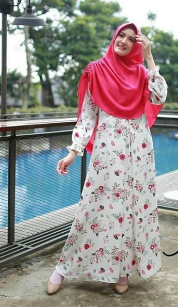 Baju Gamis Muslimah Untuk Remaja Syar’i Motif Bunga White Pink
