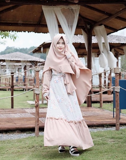 Baju Gamis Muslimah Untuk Remaja Syar’i Rok Rempel Mix Motif Polos Cream White