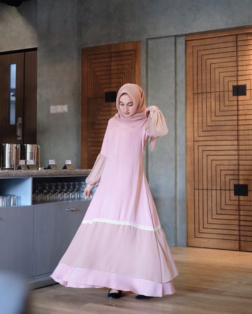 Baju Gamis Muslimah Untuk Remaja Syar’i Rok Renda Soft Pink