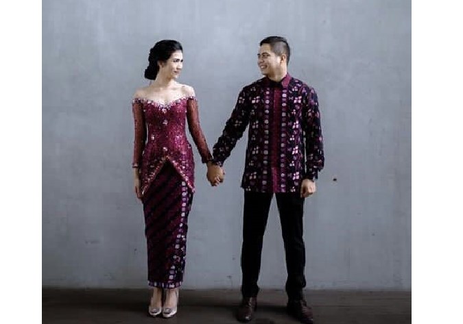 Baju Kebaya Couple Panjang Leher V Maroon