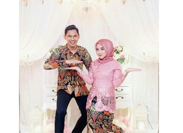Baju Kebaya Couple Panjang Leher V Pink