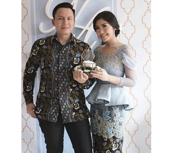 Baju Kebaya Couple Peplum Bahan Organza Silver