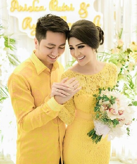 Baju Kebaya Couple Terbaru Model Lainnya Kuning