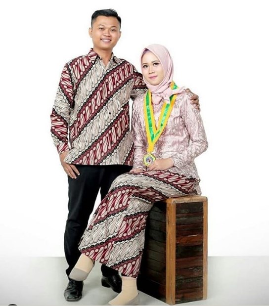 Baju Kebaya WIsuda Couple Terbaru Tile Payet Soft Pink