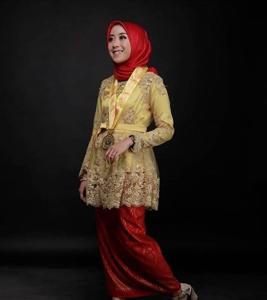 Baju Kebaya Wisuda Modern Hijab Model Peplum Kuning Merah