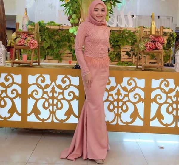 Dress Brokat Kombinasi Satin Model Duyung Pink