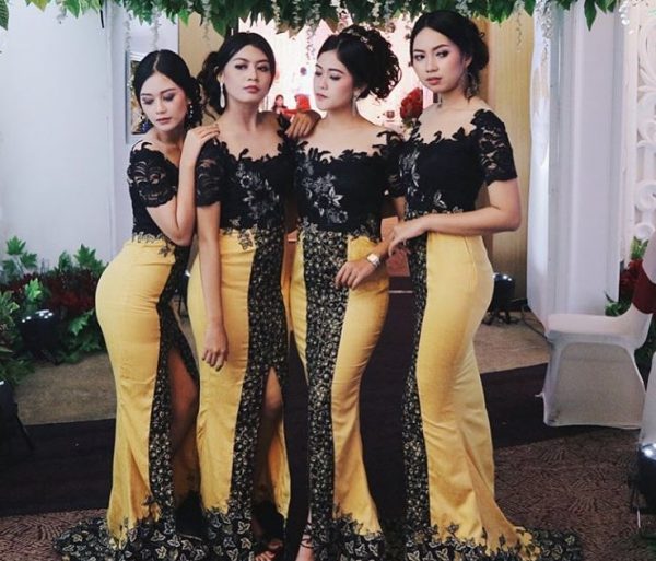 Dress Brokat Kombinasi Satin Model Duyung Sabrina Belah Tengah Hitam Kuning