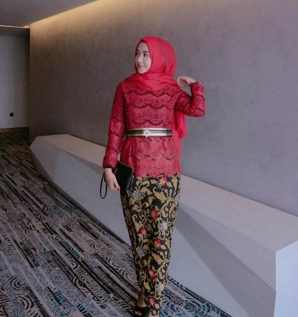 Gamis Batik Kombinasi Brokat Terbaru Merah