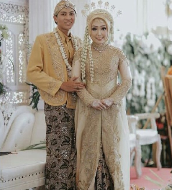 Gamis Batik Kombinasi Brokat untuk Pesta Pernikahan Cream Nude