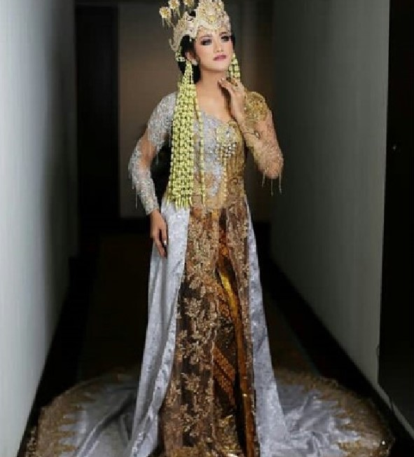 Gamis Batik Kombinasi Brokat untuk Pesta Pernikahan Gold