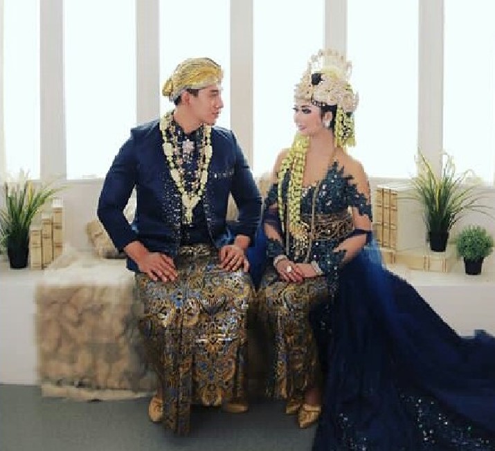 Gamis Batik Kombinasi Brokat untuk Pesta Pernikahan Navy