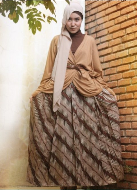 Gamis Batik Kombinasi Kain Polos Untuk Remaja Cream