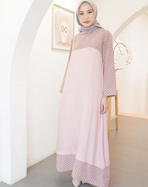 Gamis Muslimah Terbaru Untuk Remaja Modern Katun Polos Polkadot Soft Pink