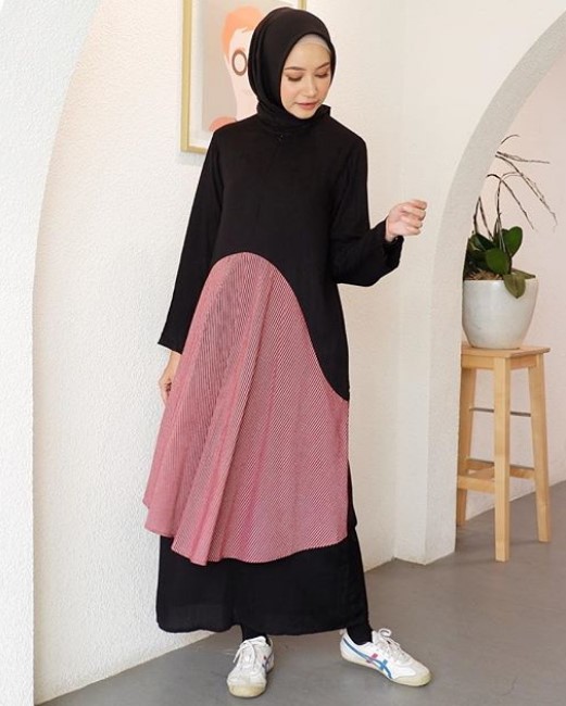 Gamis Muslimah Terbaru Untuk Remaja Modern Katun Rayon Hitam Pink
