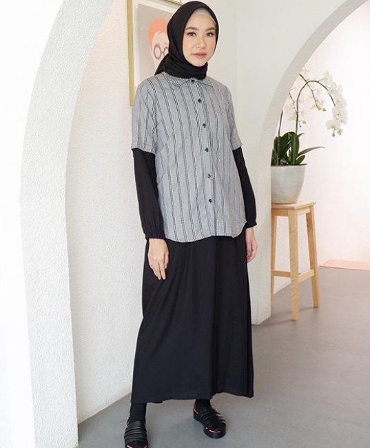 Gamis Muslimah Terbaru Untuk Remaja Modern Model Hem Dress Hitam Abu