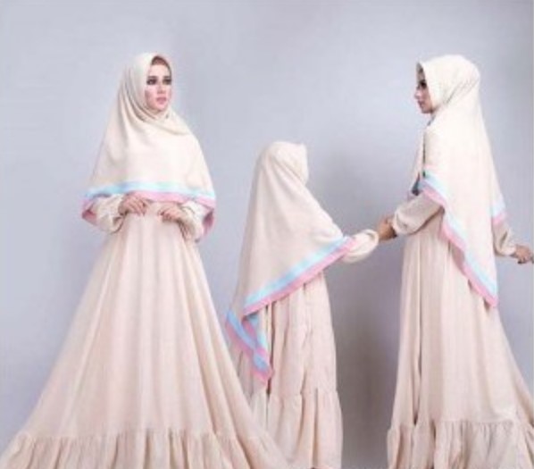 Koleksi Gamis Couple Syar’i Ibu dan Anak Simple Rok Renda Payung Soft Cream