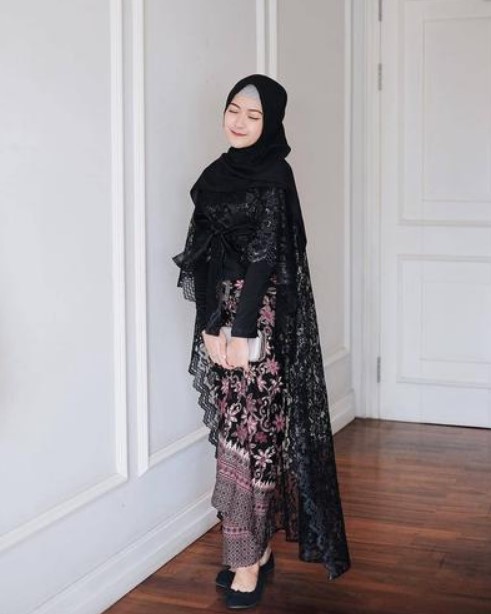 Long Dress Batik Kombinasi Brokat Cape Cream Cape Hitam