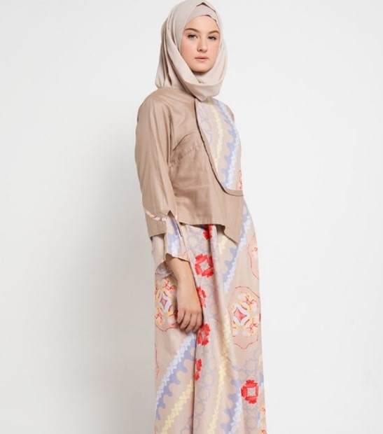 Model Baju Batik Gamis Kombinasi Kain Polos Katun Soft Cream