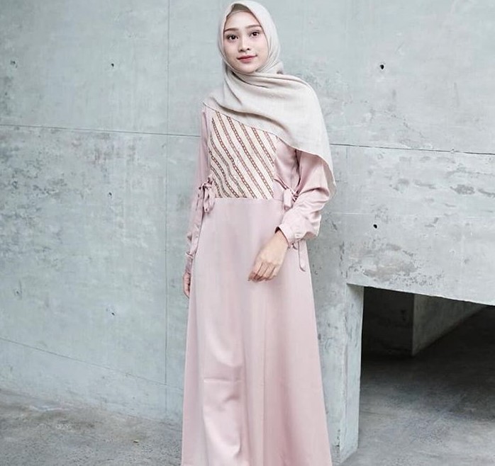 Model Baju Batik Gamis Kombinasi Kain Polos Soft Pink