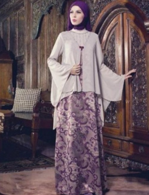 Model Baju Batik Gamis Kombinasi Terbaru Modern Cream Ungu