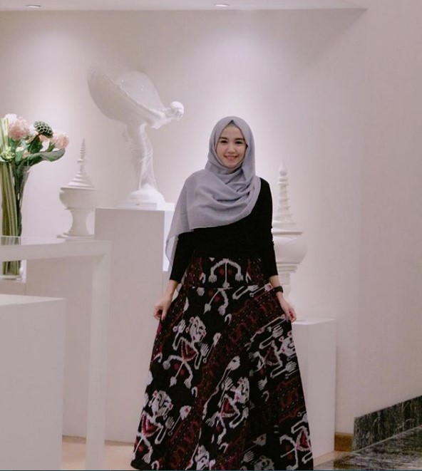 Model Baju Batik Wanita Kombinasi Gamis Terbaru Hitam Songket