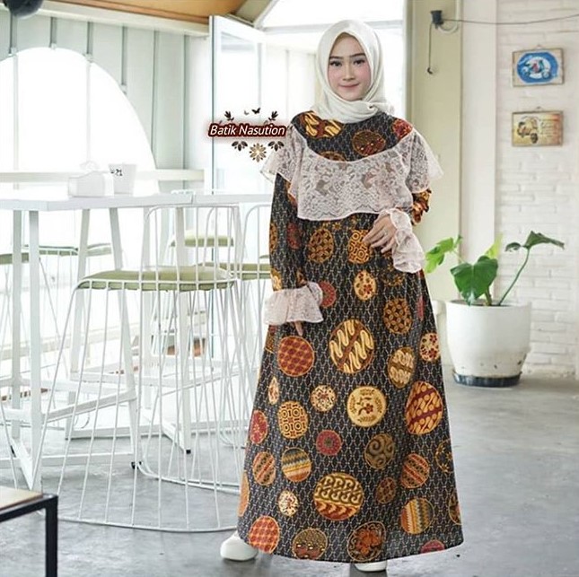 Model Baju Batik Wanita Kombinasi Gamis Terbaru Putih Coklat