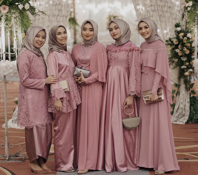 Model Baju Dress Kebaya Brokat Muslim Dusty Pink