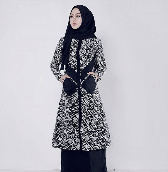 Model Baju Gamis Batik Kombinasi Blazer Panjang Monocrom Kantong Simpel