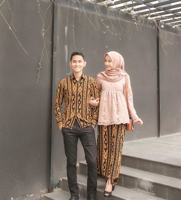Model Baju Gamis Batik Kombinasi Brokat Baby Peach