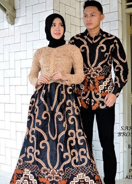 Model Baju Gamis Batik Kombinasi Kain Polos Cream