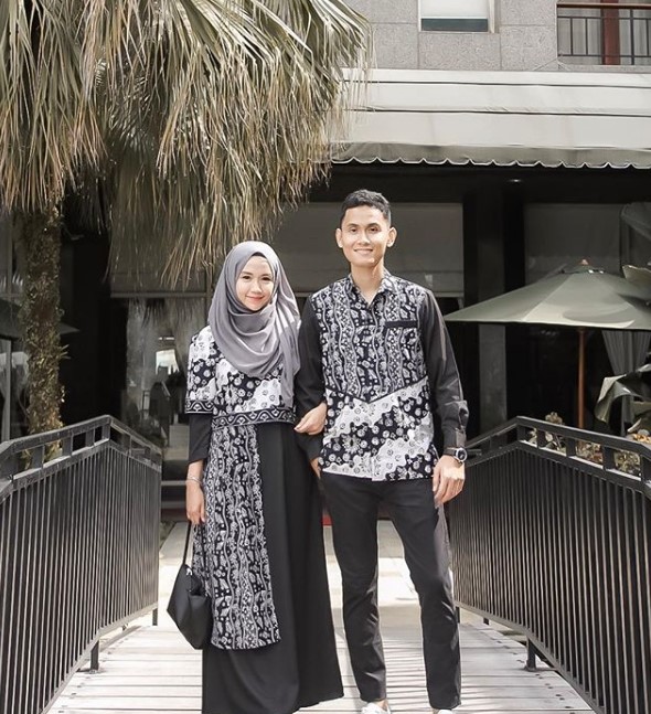 Model Baju Gamis Batik Kombinasi Kain Polos Katun Jepang Hitam