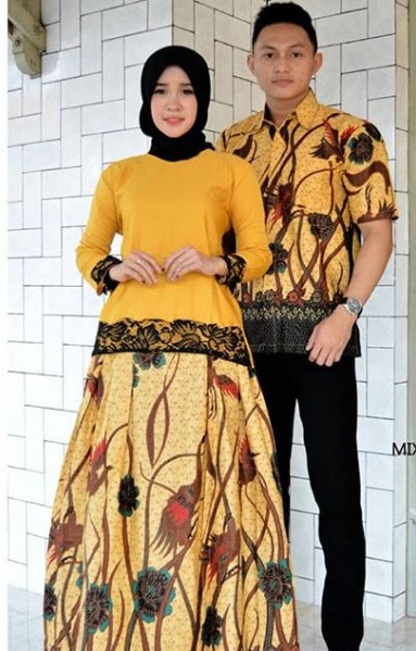 Model Baju Gamis Batik Kombinasi Kain Polos Renda Kuning