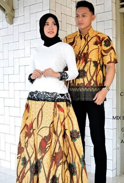 Model Baju Gamis Batik Kombinasi Kain Polos Renda Putih