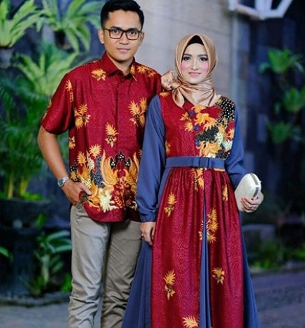 Model Baju Gamis Batik Kombinasi Kain Polos Satin Simple Aksen Pita Warna Abu Maroon
