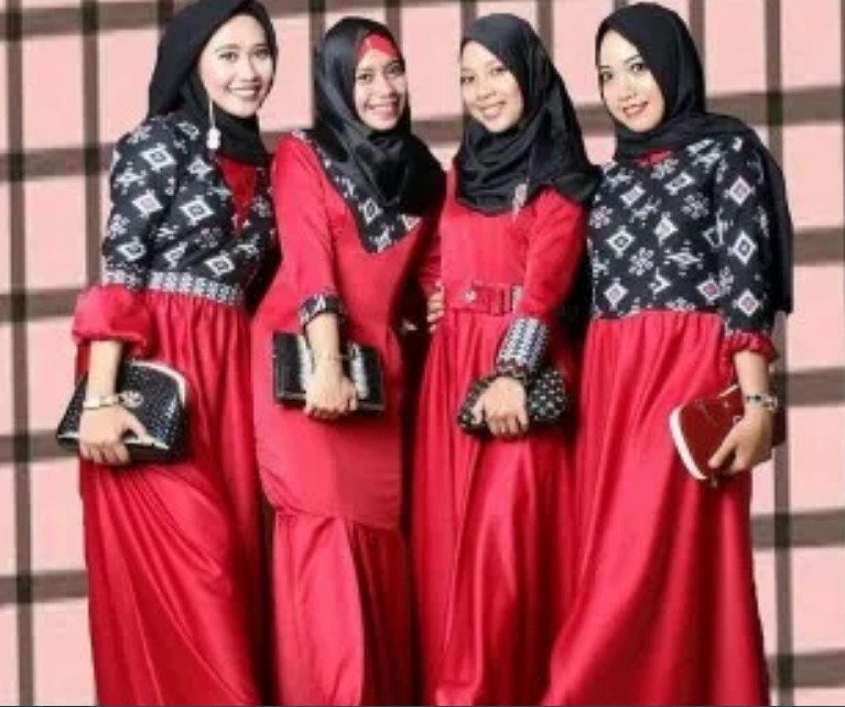 Model Baju Gamis Batik Kombinasi Kain Polos Satin Warna Merah