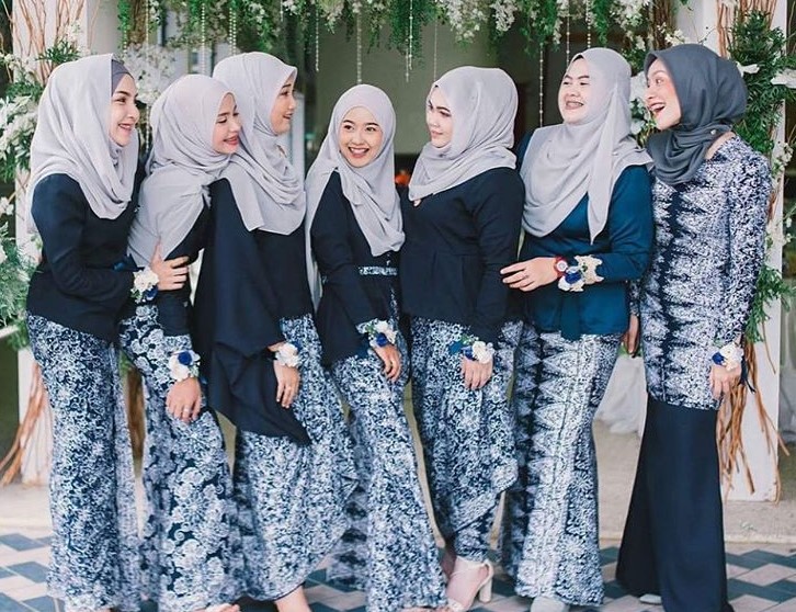 Model Baju Gamis Batik Kombinasi Satin Modern Warna Navy