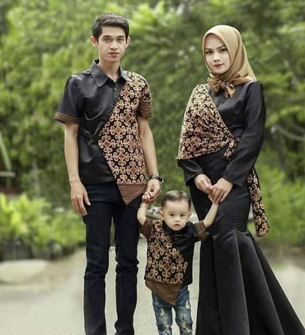 Model Baju Gamis Batik Kombinasi Satin Warna Hitam Coklat