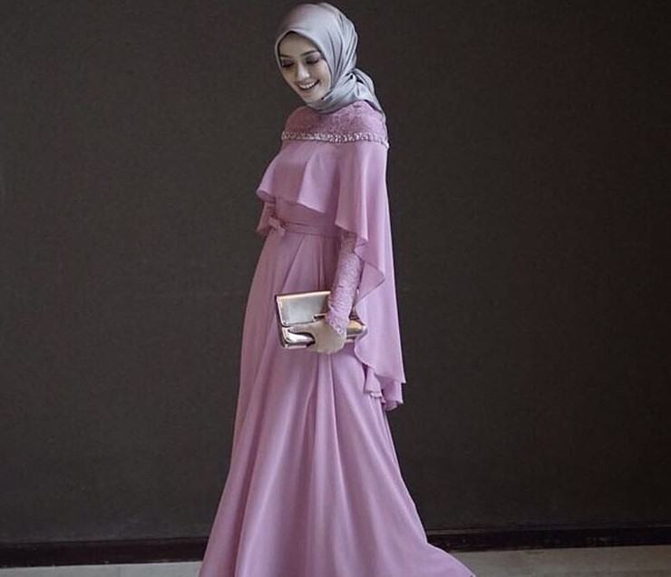 Model Baju Gamis Brokat Kombinasi Satin Modern Cape Aksen Mutiara Baby Pink
