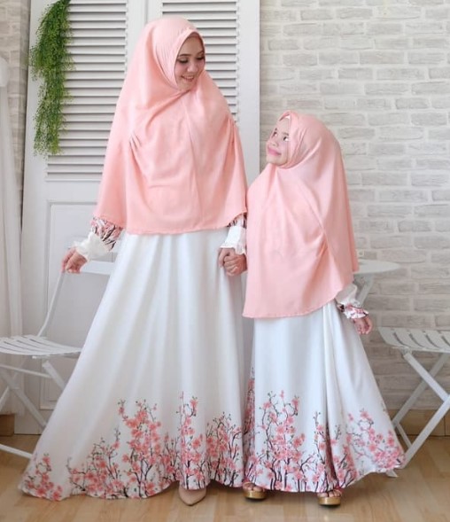 Model Baju Gamis Couple Ibu Anak Modern Lengan Karet Putih Peach