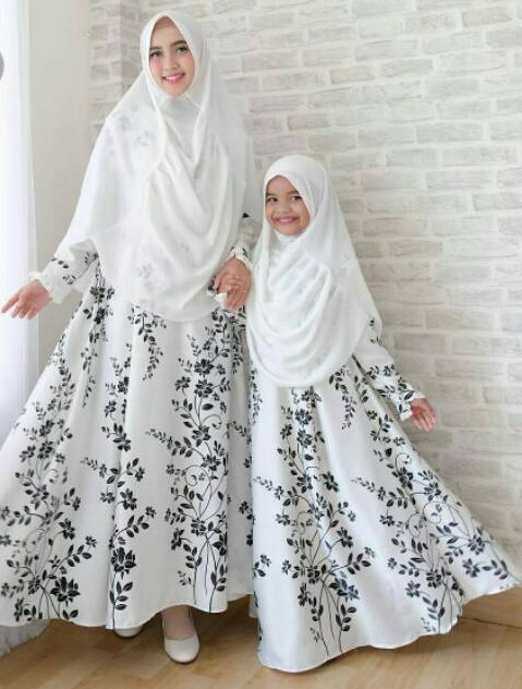 Model Baju Gamis Couple Ibu dan Anak Terbaru Motif Putih Hitam