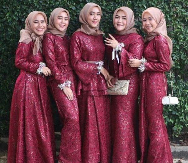 Model Baju Gamis Kombinasi Brokat Satin Terbaru Merah Maroon
