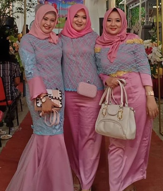 Model Baju Gamis Pesta Brokat Satin Pink Abu